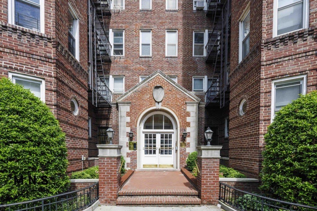 35-53 77th St Unit 3E, Queens