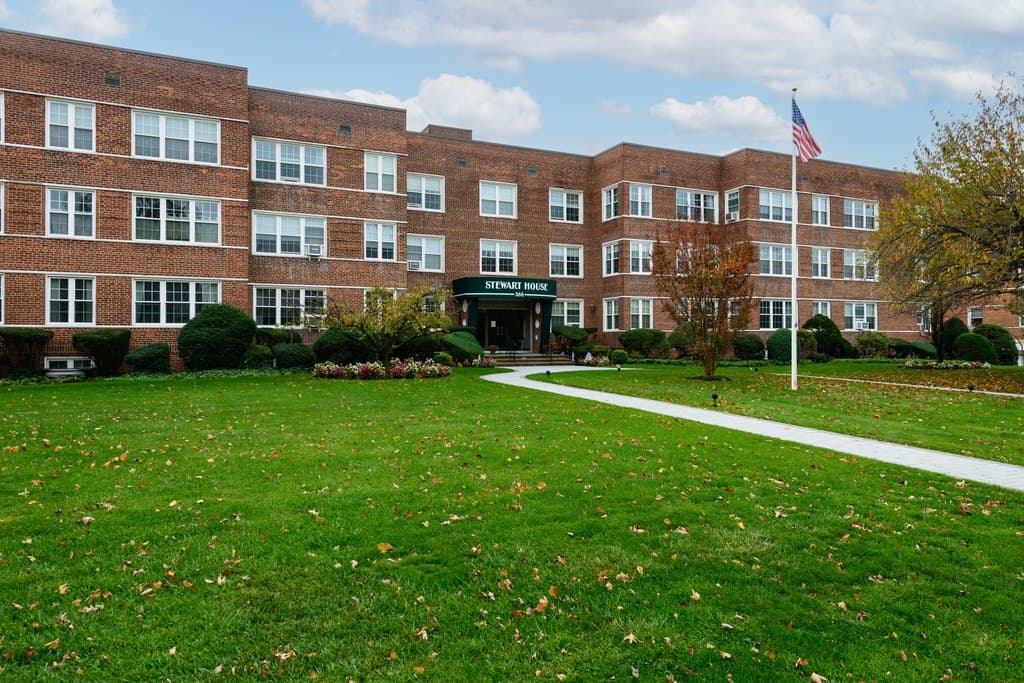 366 Stewart Ave Apt B1, Garden City