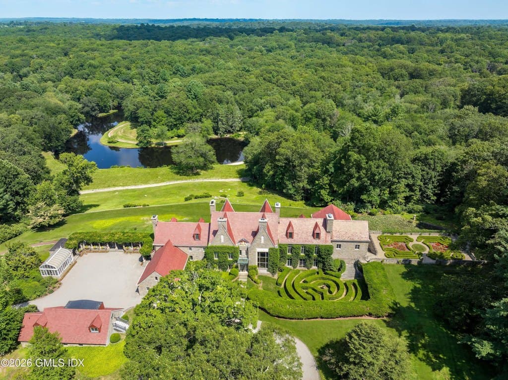 1233 Rock Rimmon Rd, Stamford