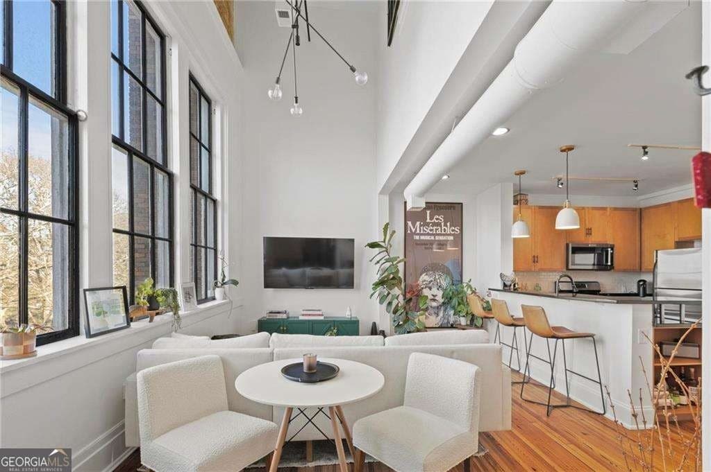 978 North Ave NE Apt 303