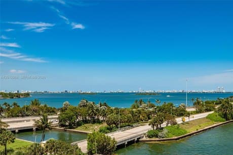 600 NE 36th St Apt 706