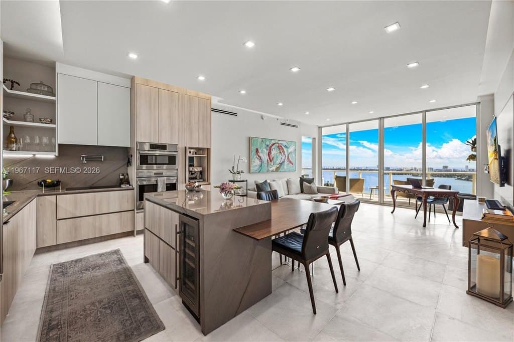 2020 N Bayshore Dr Apt 3407