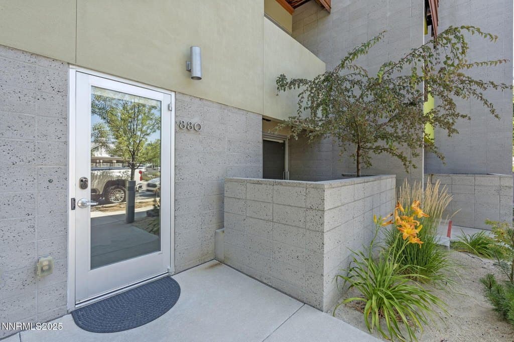 880 S Center St, Reno