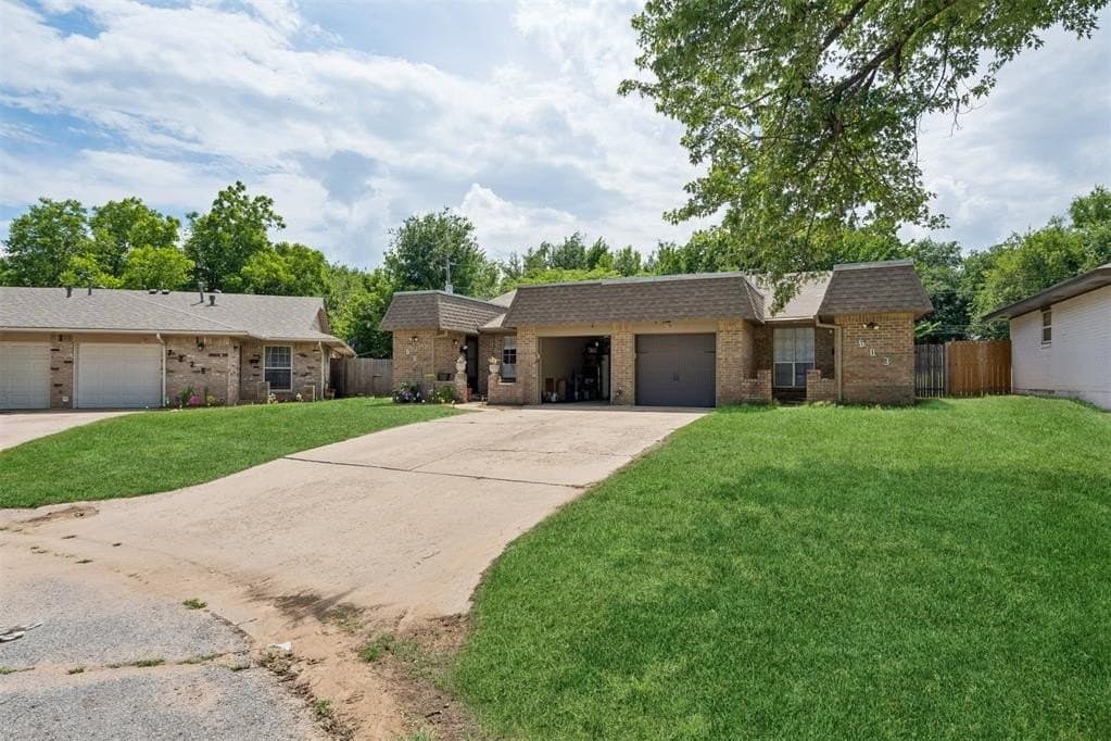 603 N Whispering Oak Rd, Oklahoma City