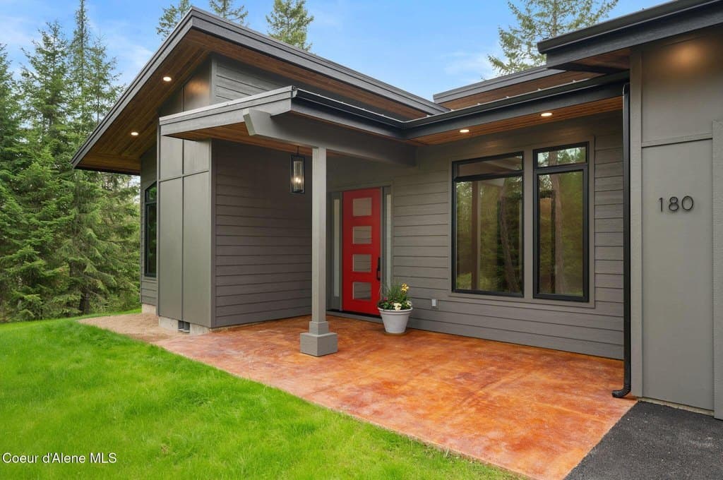 180 Ironstone Dr, Sandpoint