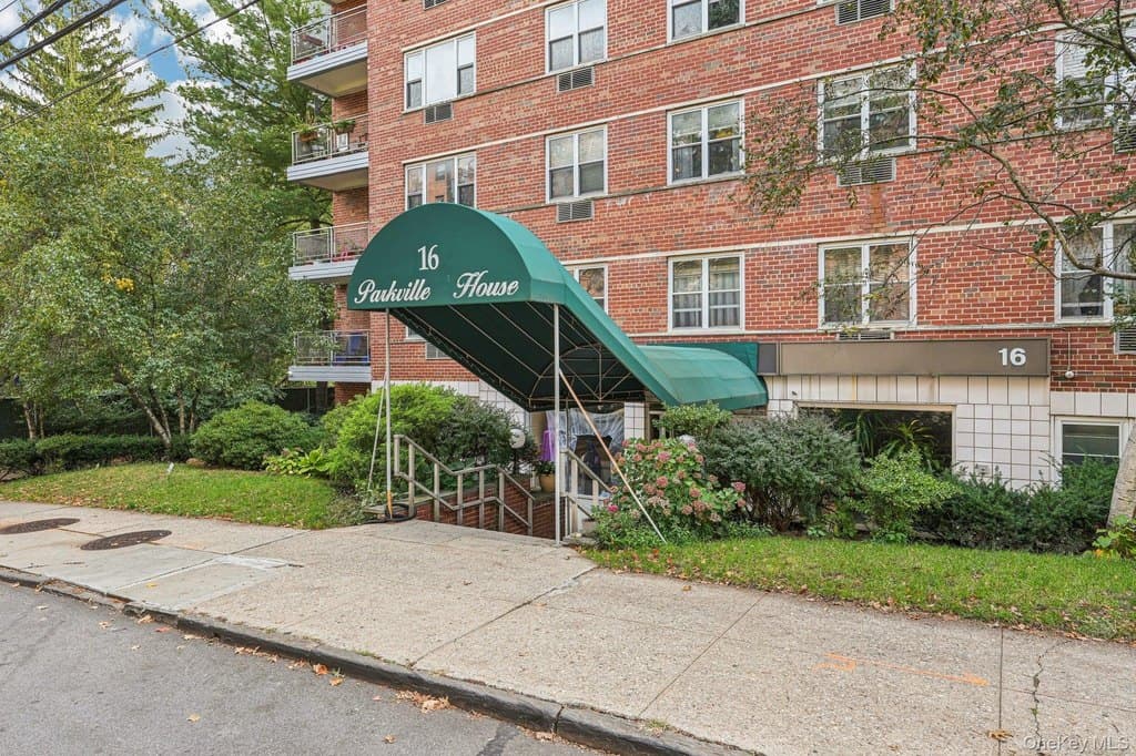 16 Lake St Apt 3G, White Plains