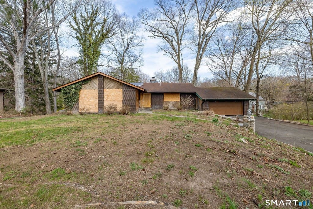 79 Loughran Ave, Stamford