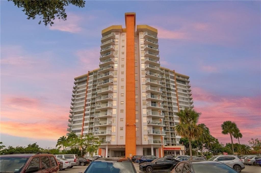 1301 NE Miami Gardens Dr Apt 1721W