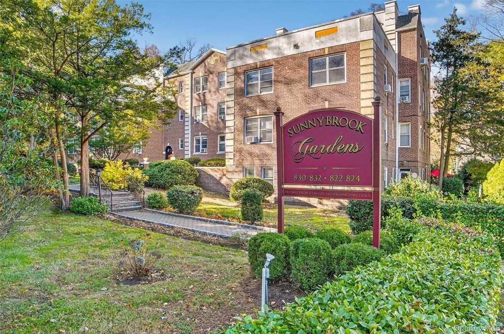 824 Palmer Rd Apt 2D, Bronxville