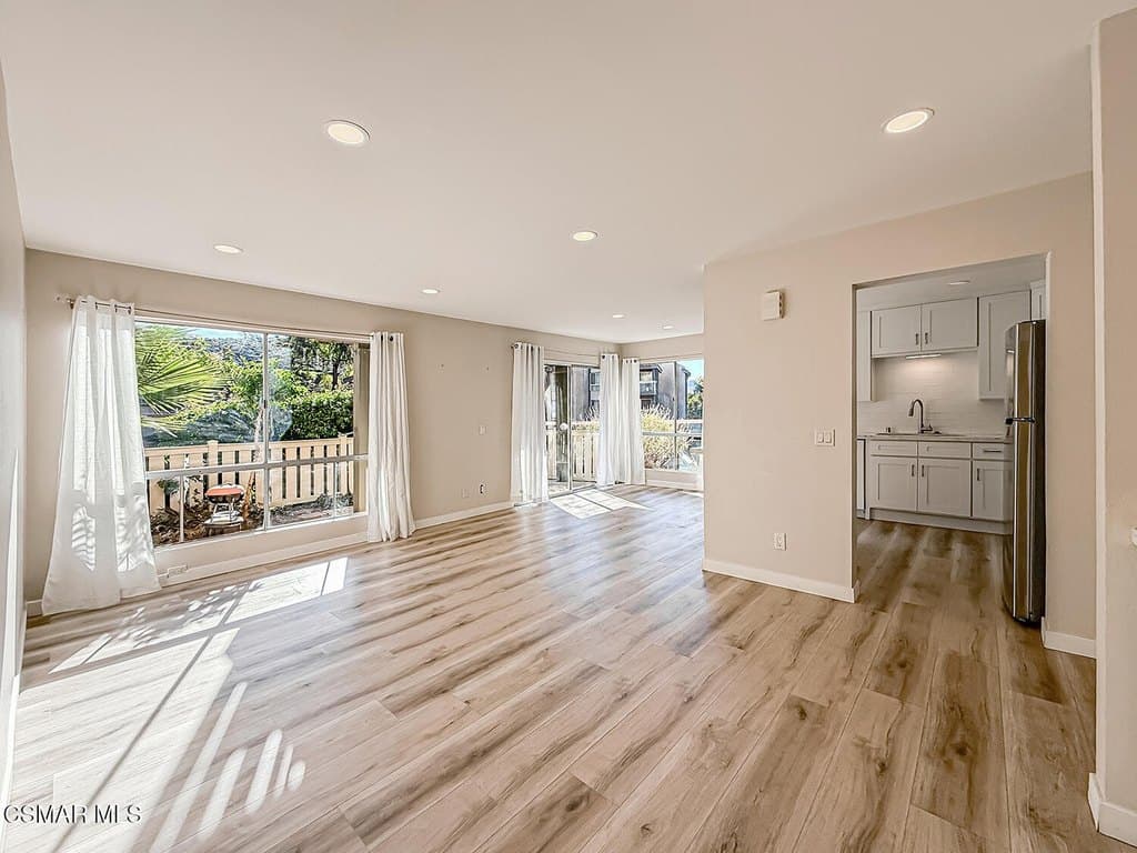 291 Sequoia Ct Apt 17, Thousand Oaks