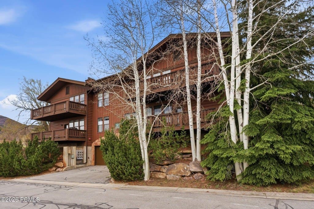 8231 Meadowview Ct Apt K12, Park City