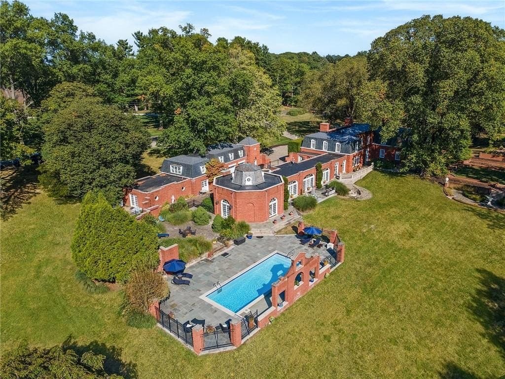 898 Persimmon Rd, Sewickley