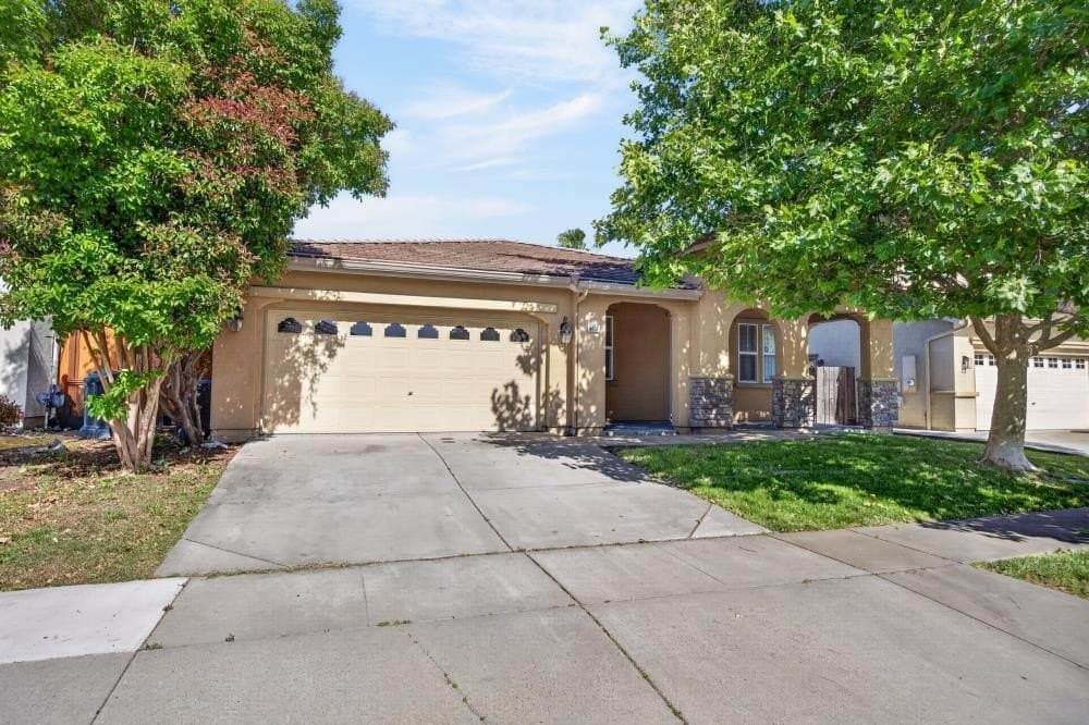 8406 Keusman St, Elk Grove