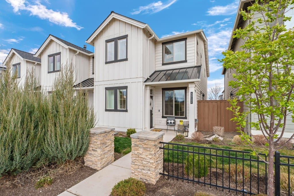 3712 NE Petrosa Ave, Bend