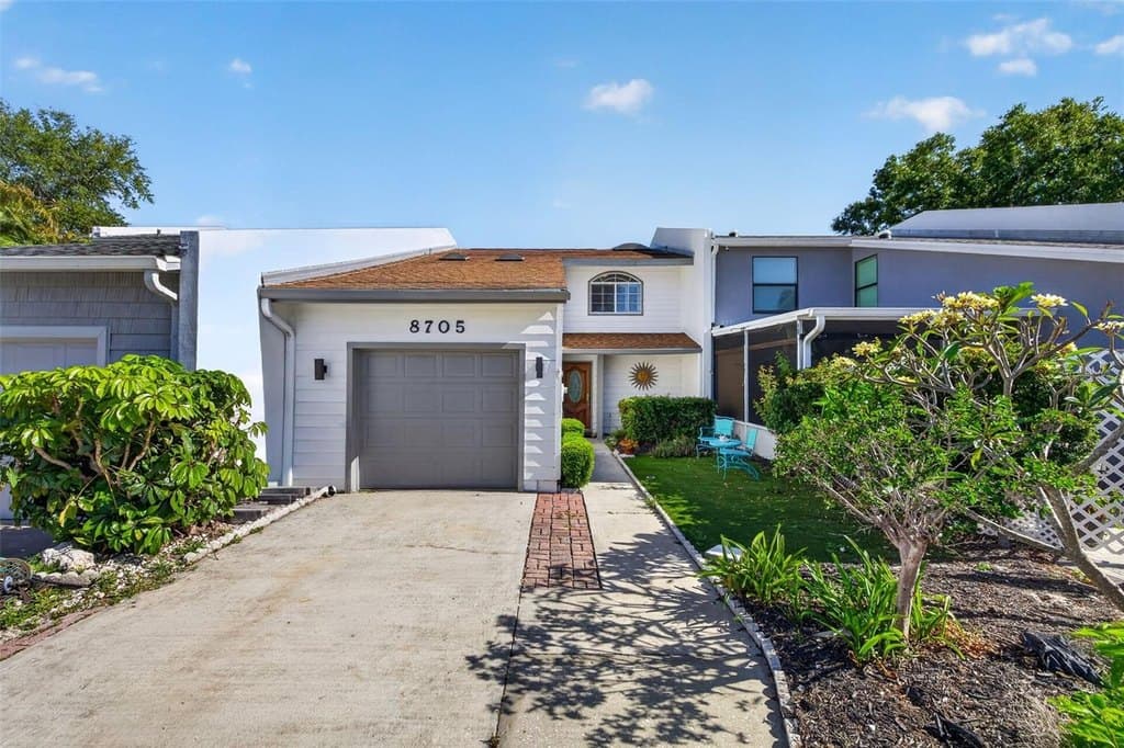 8705 Bay Pointe Dr