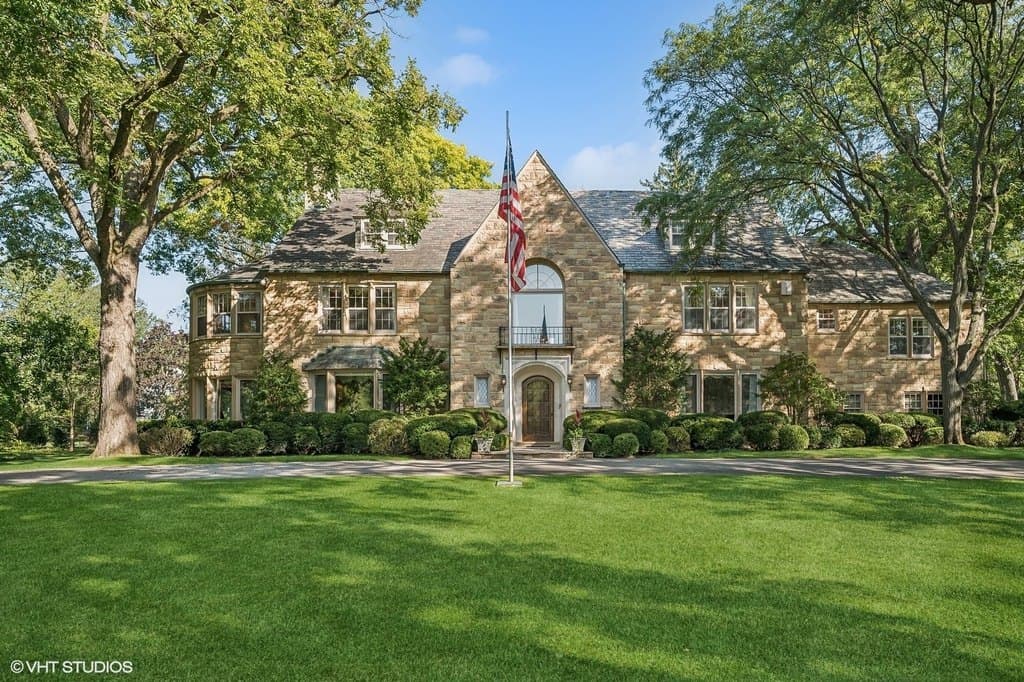 32 Woodley Rd, Winnetka