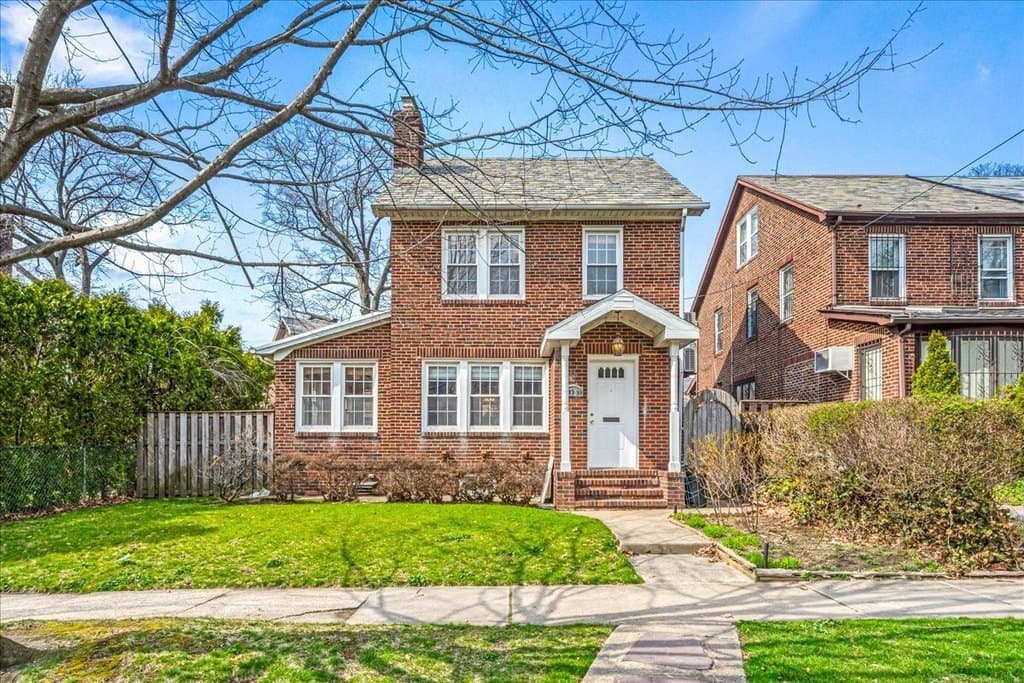 113-09 Union Tpke, Queens