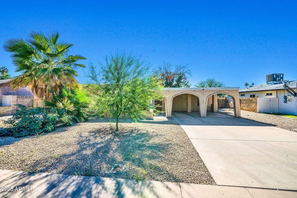 3743 W Sahuaro Dr