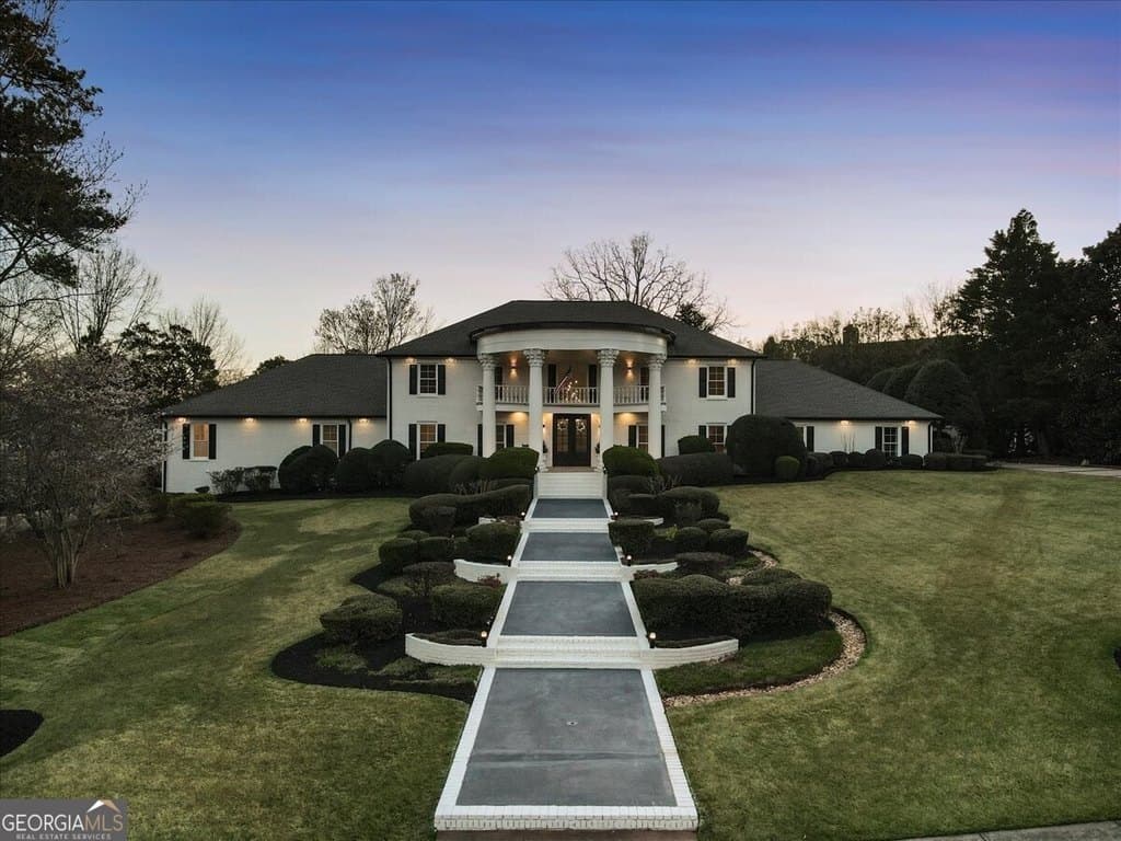 205 Slaton Cir, Roswell