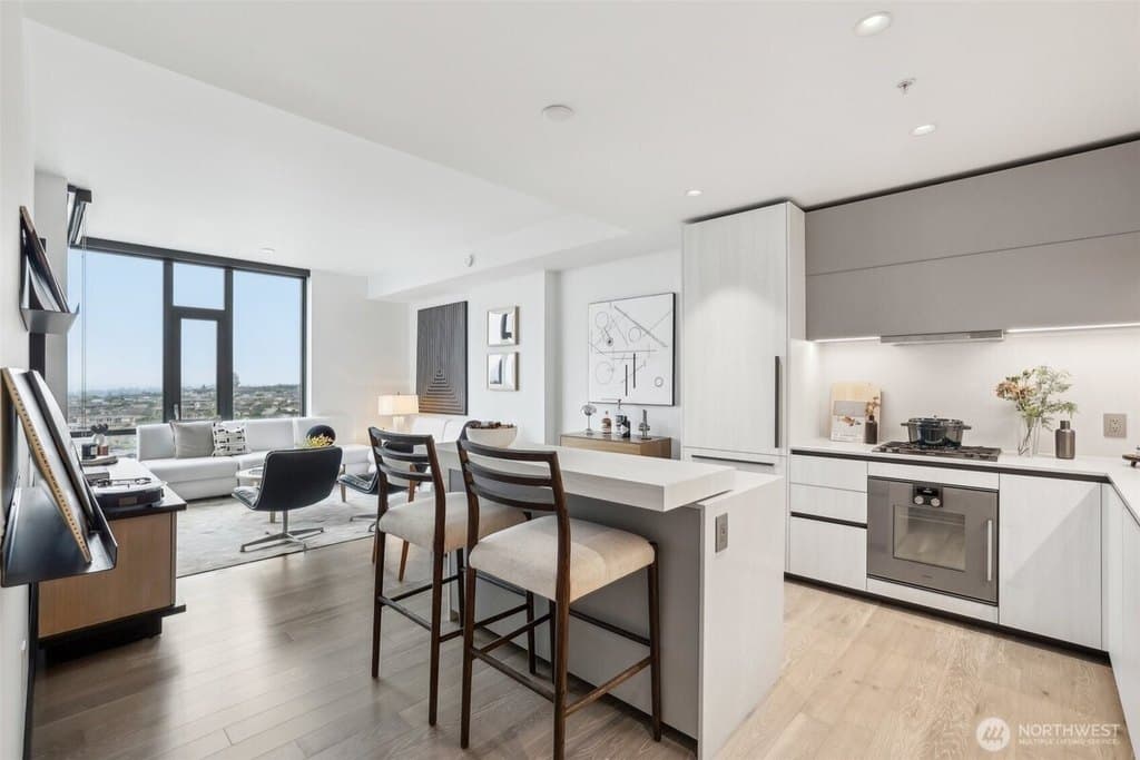 889 Avenue Sq NE Unit 703, Bellevue