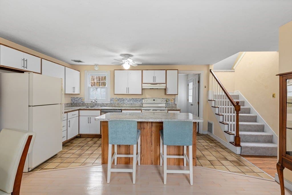 12 State Rd Apt 1B, Plymouth