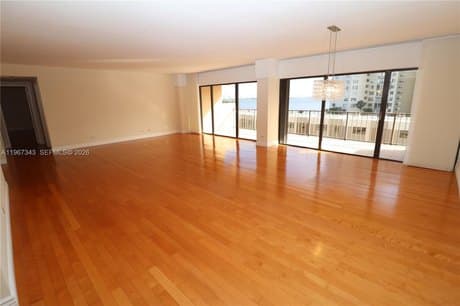1800 NE 114th St Apt 608