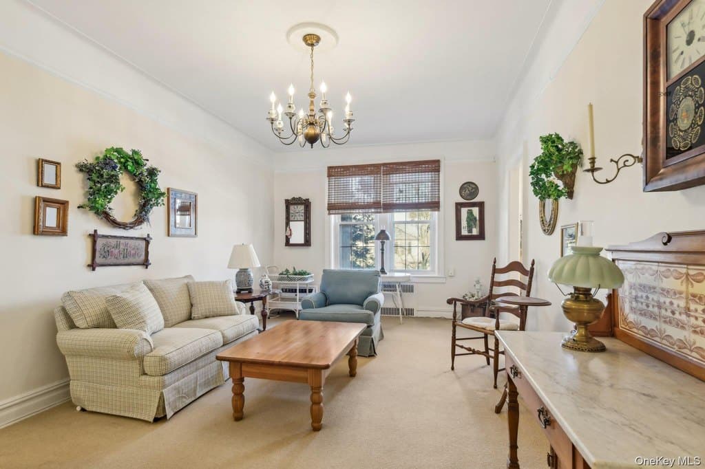 12 Hamilton Pl Apt B5, Garden City