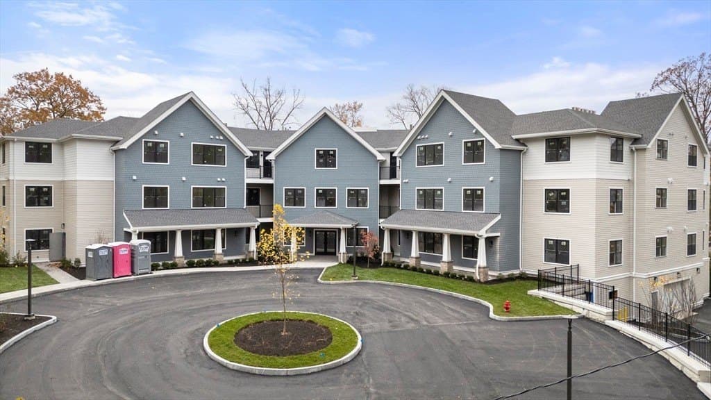 16 Stearns Rd Apt 207, Wellesley