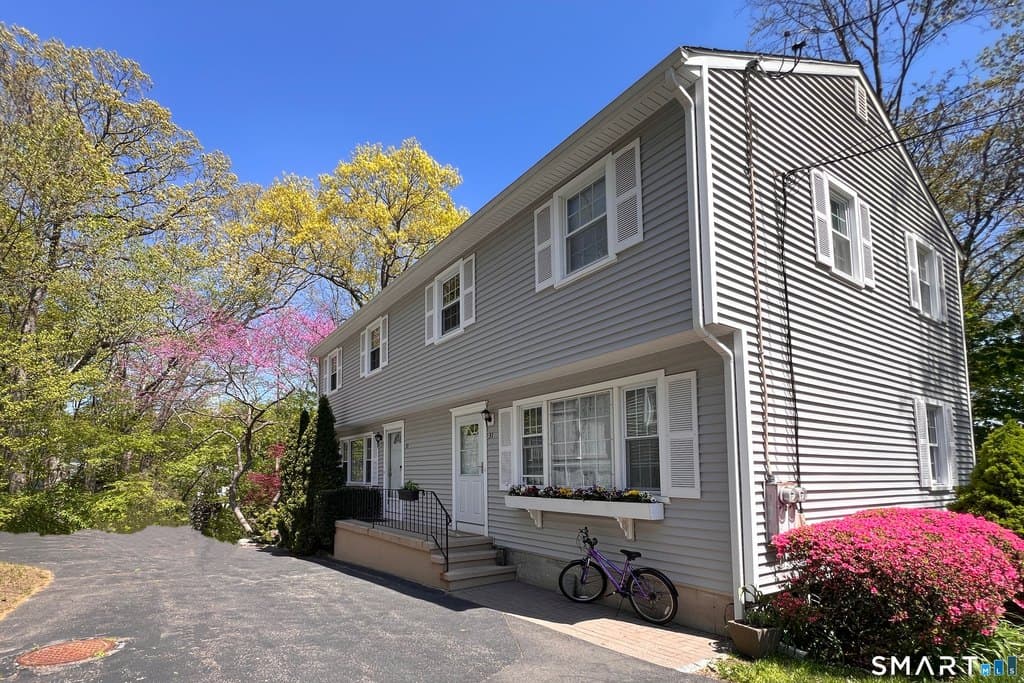 33 E Hills Dr Unit 33, New Canaan