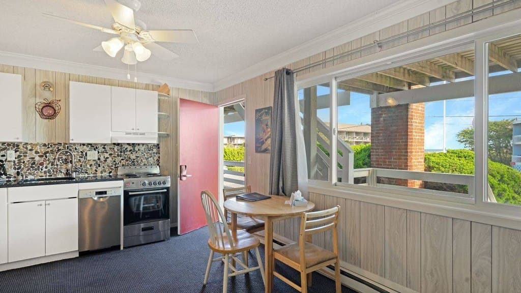 118 S Emerson Ave Unit 19, Montauk