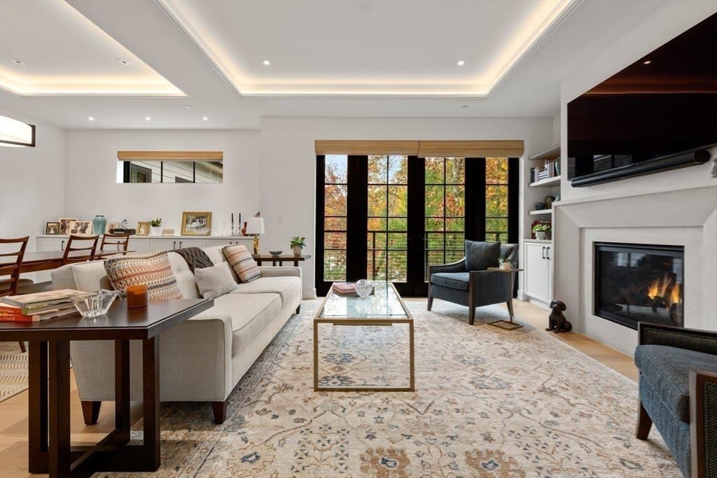 148 Weston Rd Apt 208, Wellesley