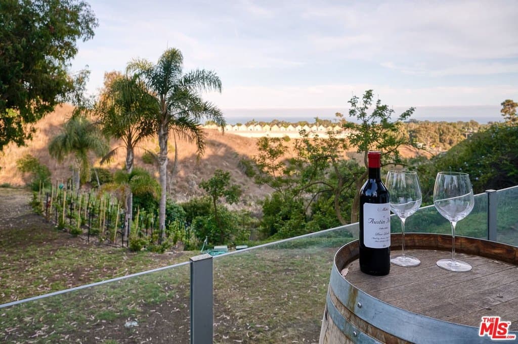 28907 Wight Rd, Malibu