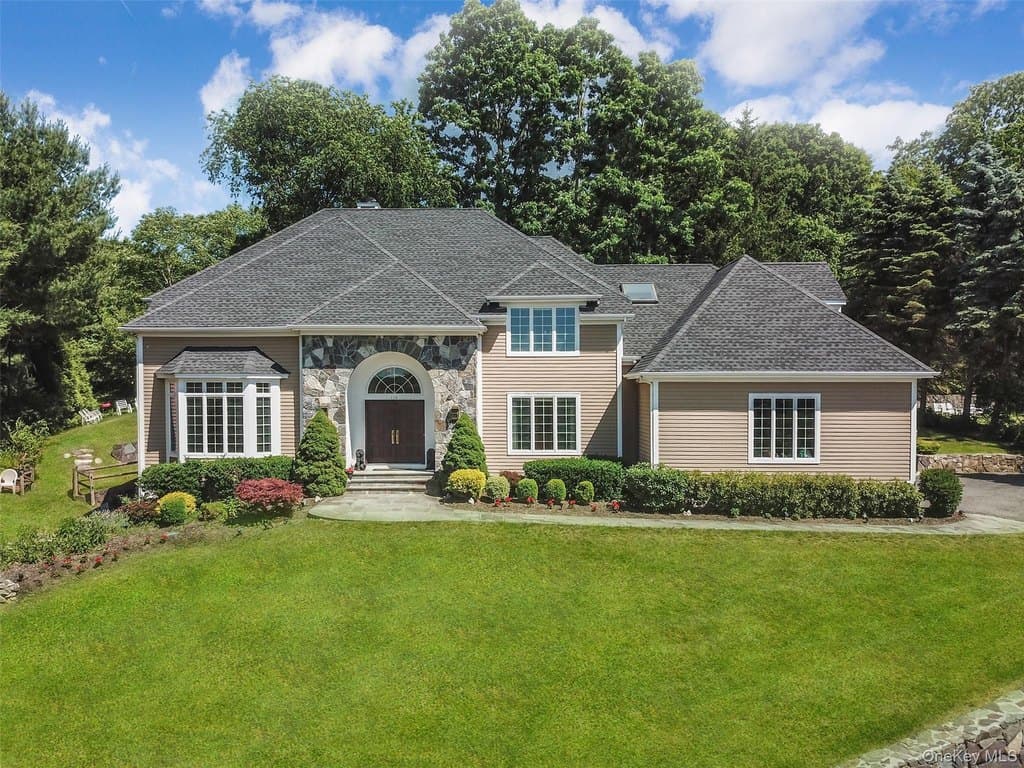 114 Random Farms Dr, Chappaqua