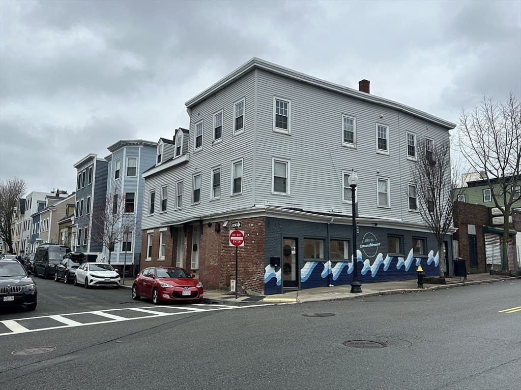 194-198 Bunker Hill St