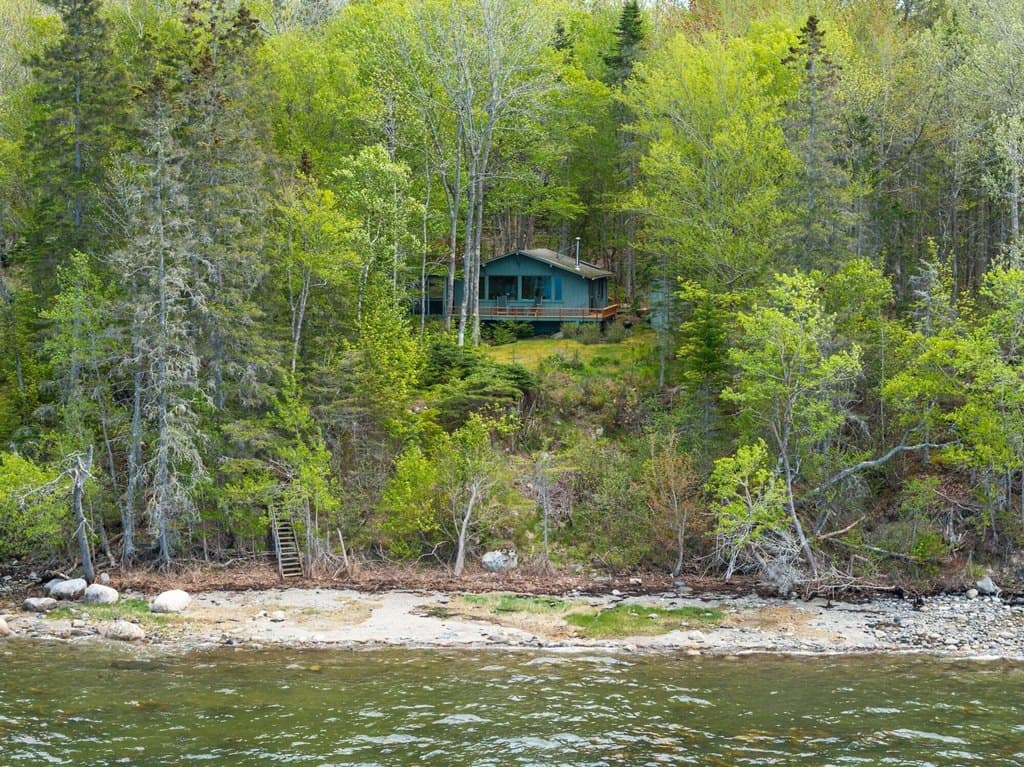 305 Bay View Dr, Bar Harbor