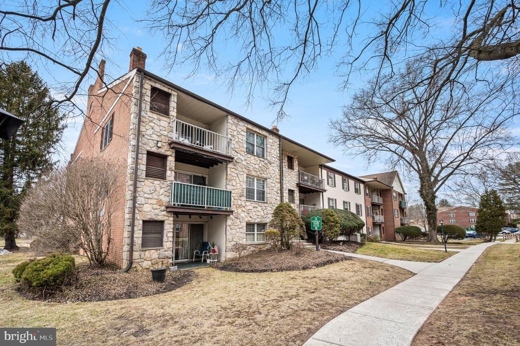 275 Drummers Ln Unit 275, Wayne