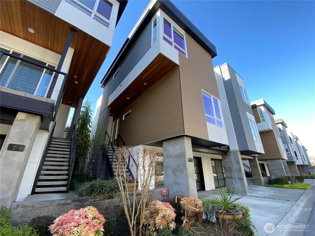 213 4th Ct S, Kirkland