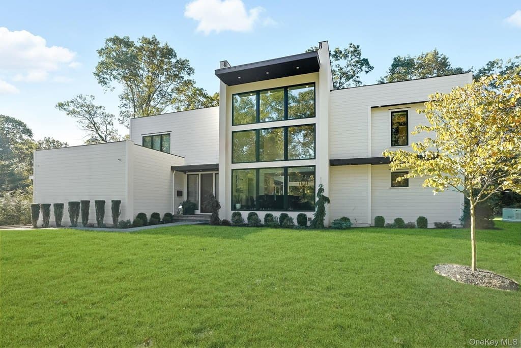 9 Kirby Ln N