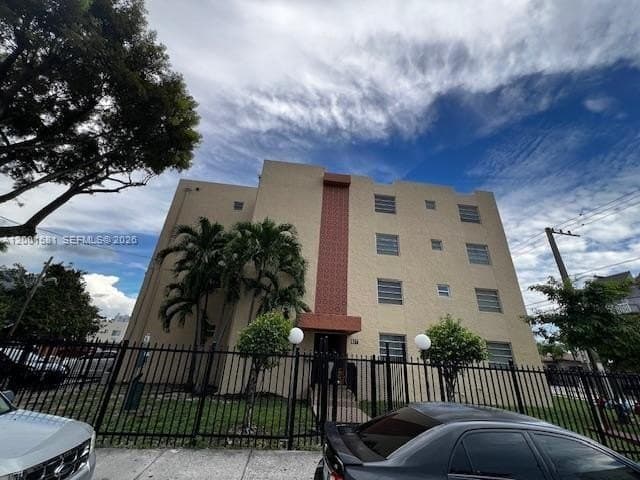 677 SW 9th Ave Apt 205, Miami