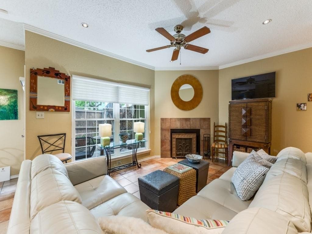 7151 Gaston Ave Apt 401