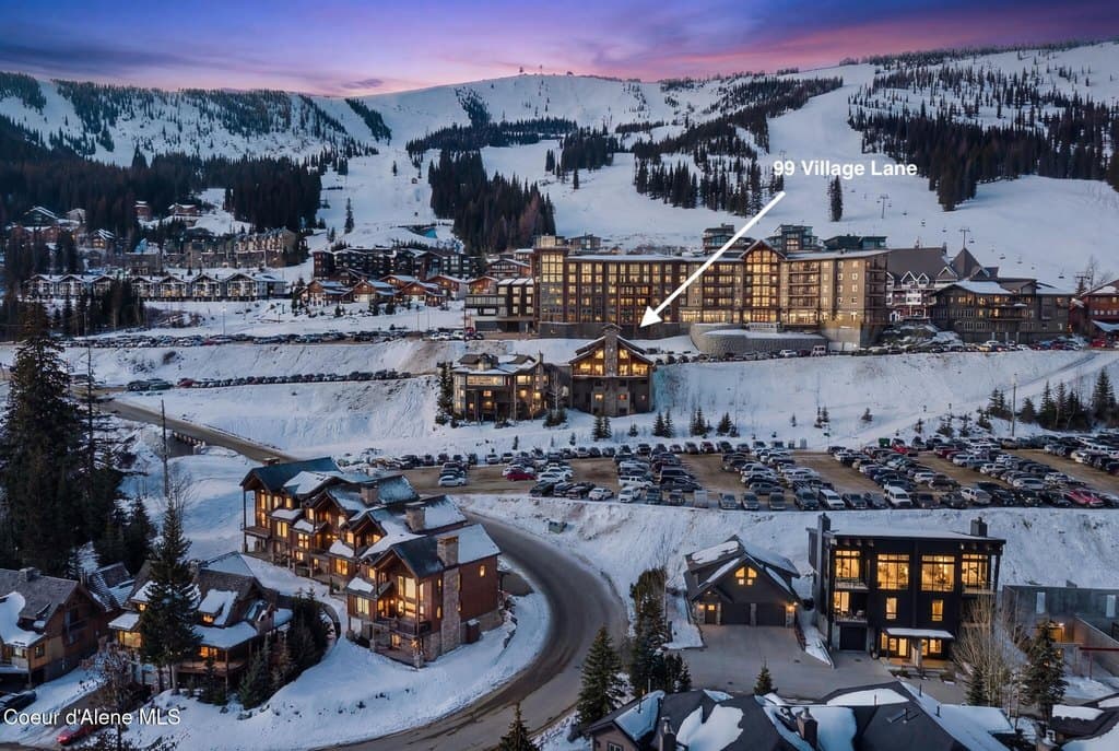 99 Village Ln, Sandpoint