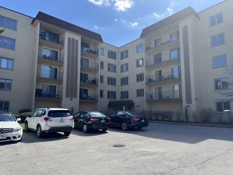 6433 W Belle Plaine Ave Apt 302