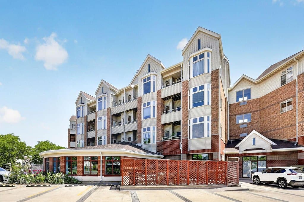 301 Harbour Town Dr Apt 230, Madison