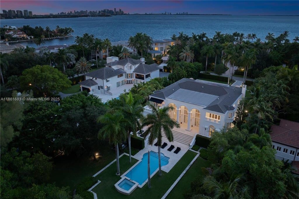 26 Tahiti Beach Island Rd, Coral Gables