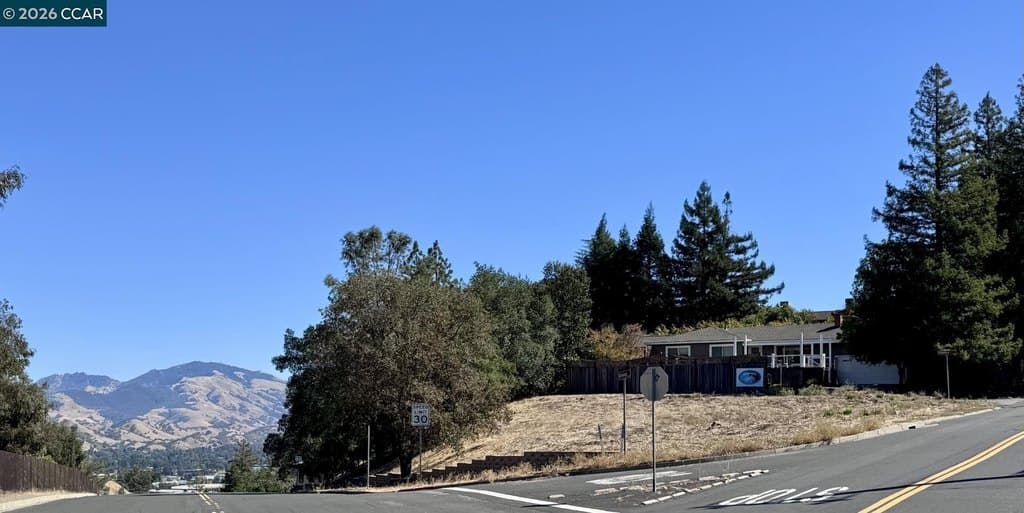 Gladys Ct, Lafayette