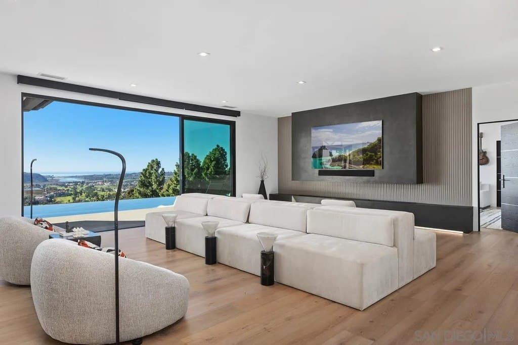 3240 Piragua St, Carlsbad