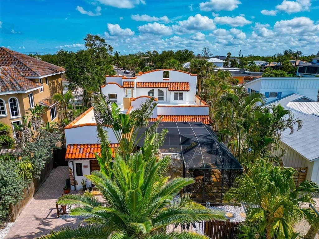 681 Avenida De Mayo, Sarasota