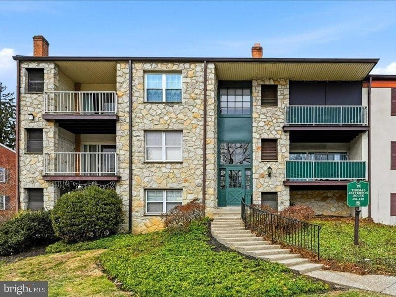 421 Drummers Ln Unit 421, Wayne