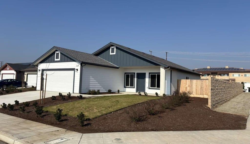 139 E Pitt Ave, Fresno