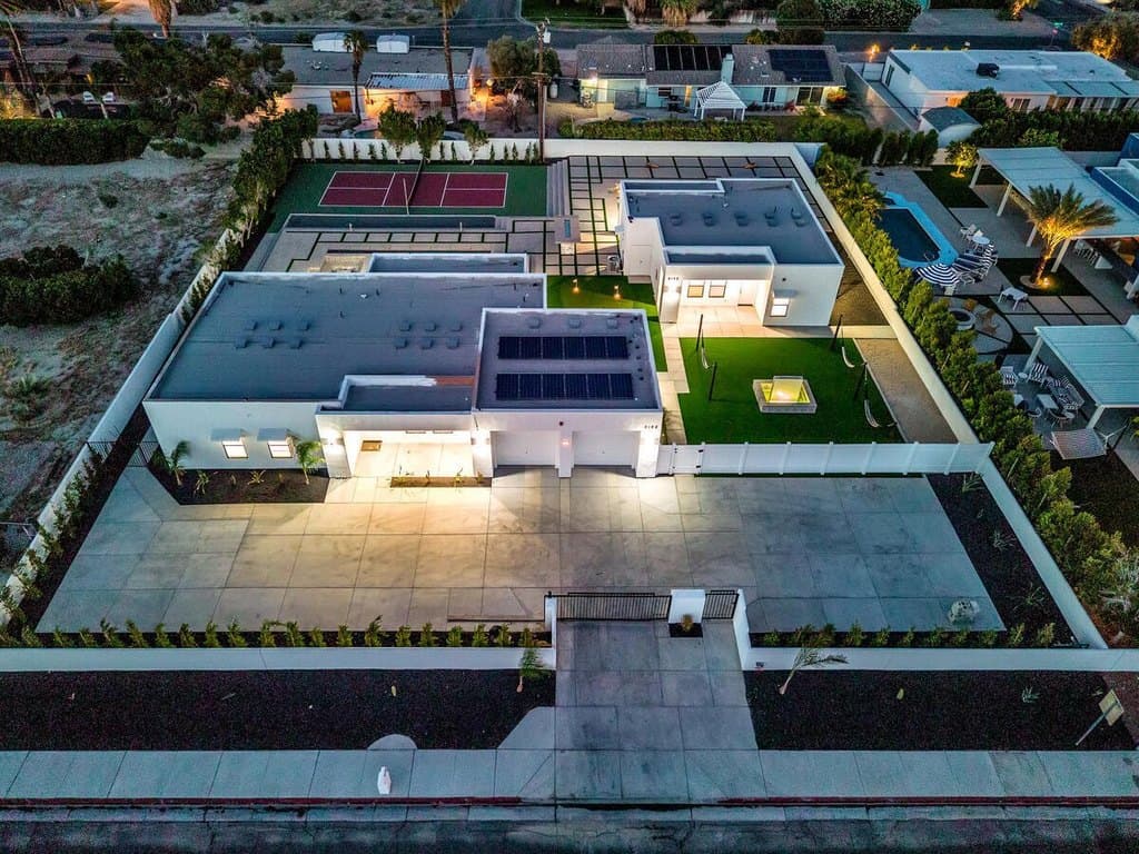 2150 N Farrell Dr, Palm Springs